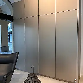 Hochschrankzeile mit Aufsatzschränken und Gaggenau Vario-Kühlgerät