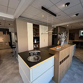 Griff los Hochwertige High-End Inselküche mit NeoLith Keramikarbeitsplatte