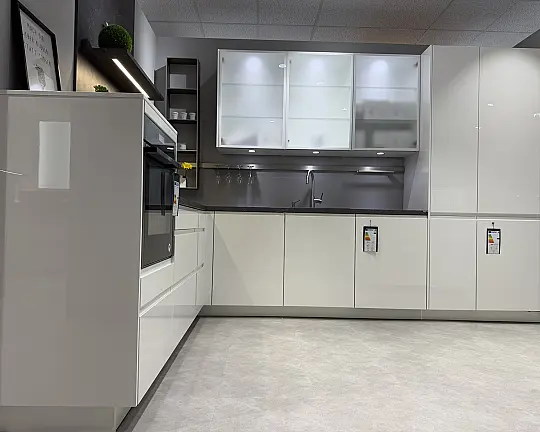 Moderne Grifflosküche in Weis Hochglanz - Xeno 9917