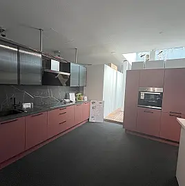 Zwei Küchenzeilen SCALA Amarant HK1254