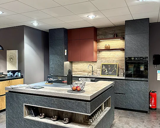 Elba Alvaro Schiefer Nachbildung mit Victoria Nußbaum Nachbildung mit Bosch & Bora - Koje 6