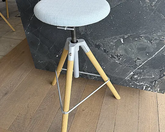 Ausstellungsstücke, höhenverstellbar von 70-85cm Sitzhöhe, Sitzfläche D.35cm drehbar, - Modell 112 hoch, Atelierhocker,