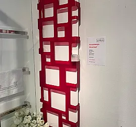 Musterküche: Sonstige Bad/Wohnraumheizkörper Calleido Wall Collection weiß/rot