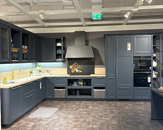 L-Küche im Landhausstil  I  K035 - Nobilia C84 Lacklaminat Fjordblau