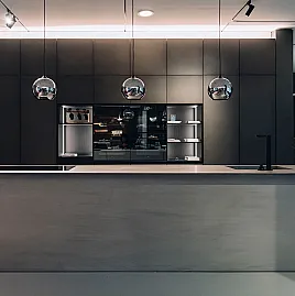 Edelstahl trifft Massivholz & echten Beton