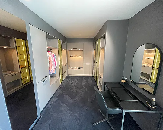 Exklusive begehbare Garderobe von Häcker/elementa - Häcker/elementa N719 Calgary Samteiche-greige
