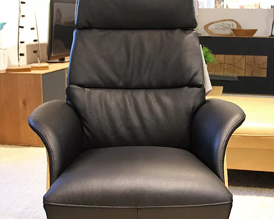 Moderner Relaxsessel kombiniert schwarzes Leder mit geölter Eiche - TV-Sessel