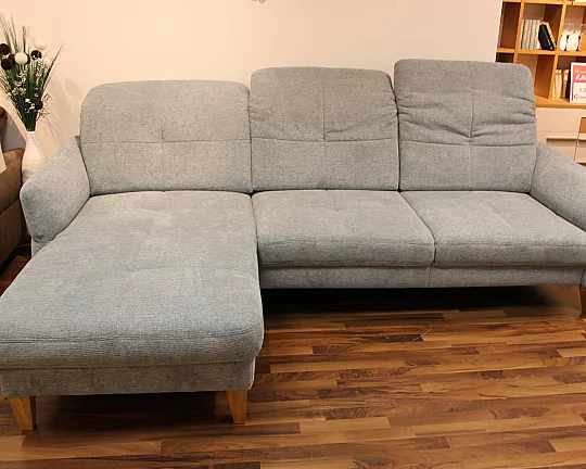 3-Sitzer-Couch besticht mit Gemütlichkeit durch Canapé und praktischer Kopfteilverstellung - Systemgarnitur