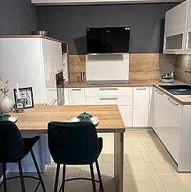 Moderne Hochglanz-Küche in Alpinweiß lack