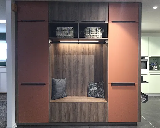 Einbaugarderobe Orientrot matt Victoria Nussbaum Nachbildung - Garderobe Matera Colour