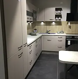 Impuls L-Küche IP3150 Cappuccino matt mit top Ausstatung und Geräten von AEG