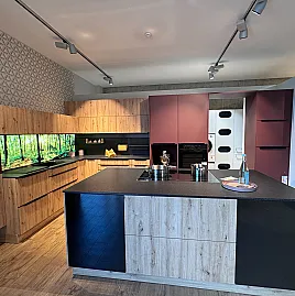 Ausstellungsküche mit Kücheninsel