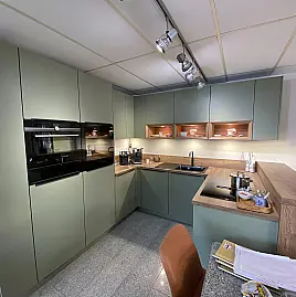 moderne U-Küche in olive von Nobilia