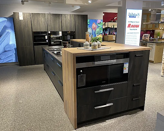 Exklusive Küche in zeitloser Eleganz - Burnt Wood - Smart Glas Karbonmetallic