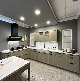 Romantische Landhausküche aus Massivholz