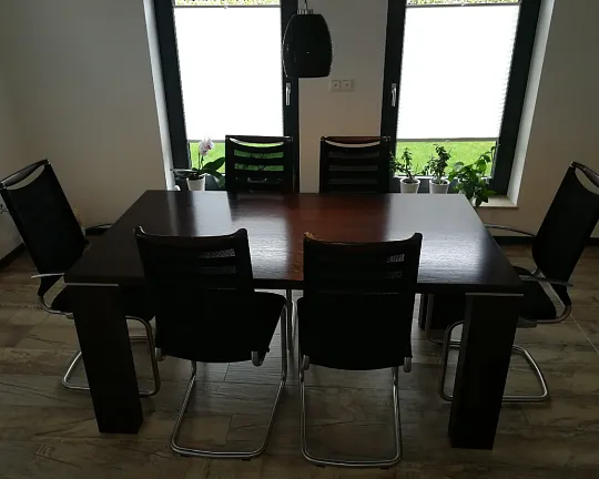 Großer schöner Esstisch aus Echtholz inklusive 5 Stühle - Tischgruppe