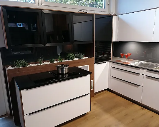 Elegante L-Küche in Lack polarweiß matt - AV 6000
