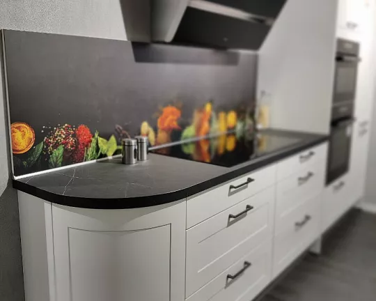 Moderne Landhausküche mit toller Geräteausstattung! - Häcker - Lotus in weiß