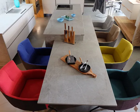 xxl Insel Küche - Modern - Echtholz - Dekton Arbeitsplatte -Tisch und Verkleidungen- Miele - Achtung Tisch mit 6 x Sessel inkl. . - Satin -Eiche Natur