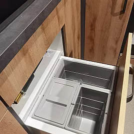 schlichte L-Küche in Holz/Beton Optik