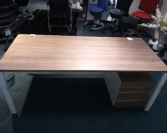 Schreibtisch + Rollcontainer - Puron von OKA