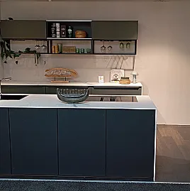 Moderne Küche in mineralgrün