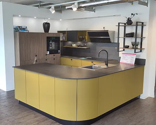 Trendstarke Kombination aus Holzoptik und Olivgelb - Siena L397M Olivgelb samtmatt AFP - L767U Akoni Wood Nachbildung