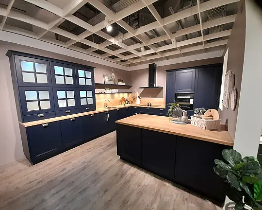 L-Küche mit einladender Insel  I  K128 - IL-3640 Tiefblau Softmatt