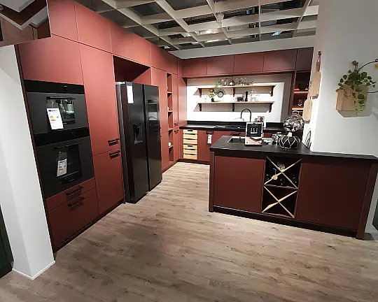 L-Küche mit Kochinsel - K121 - Arelia Satin - Indisch Rot