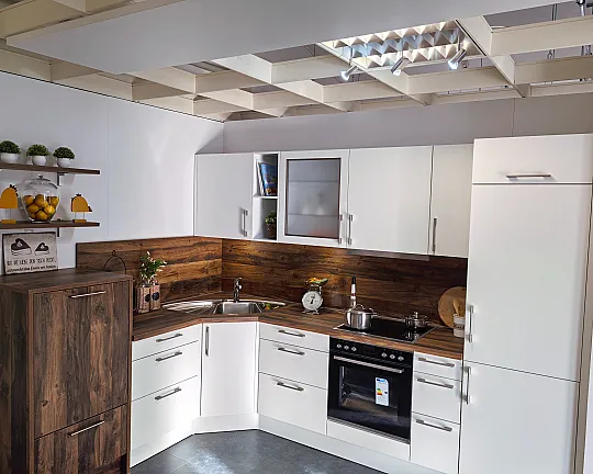 Kleine feine L-Küche in Weiß und Chaleteiche - Fino Matt L102 Weiß Matt AFP , K030 Chaleteiche