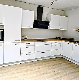 Klassische L-Küche im zeitlosen Design