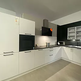 Matt weiße Küche in L-Form