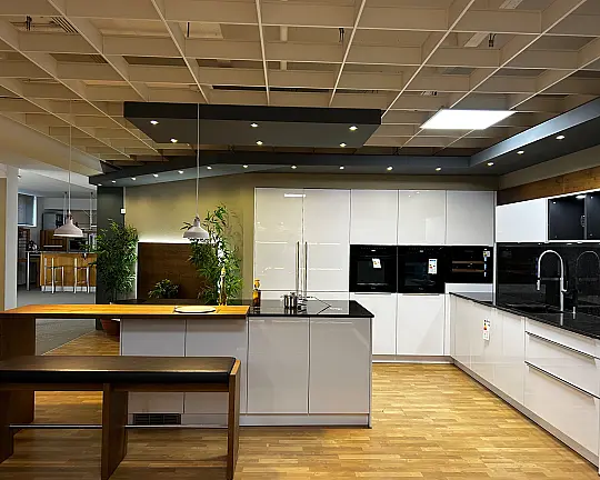 Moderne Küche mit Top-Technik - AV4030 Polarweiß Lack Hochglanz