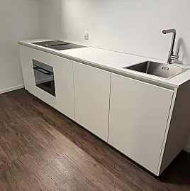 White-2 - Die Luxuszeile mit Massivholz und besten Geräten