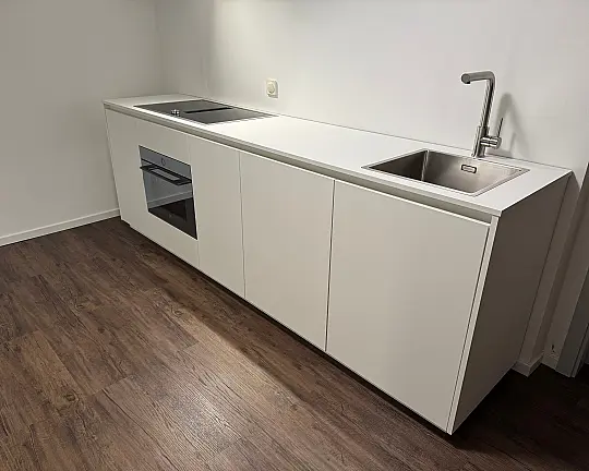 White-2 - Die Luxuszeile mit Massivholz und besten Geräten - S187 by JB | Die Manufaktur