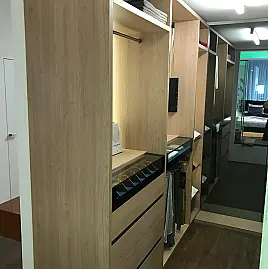 Begehbarer Kleiderschrank