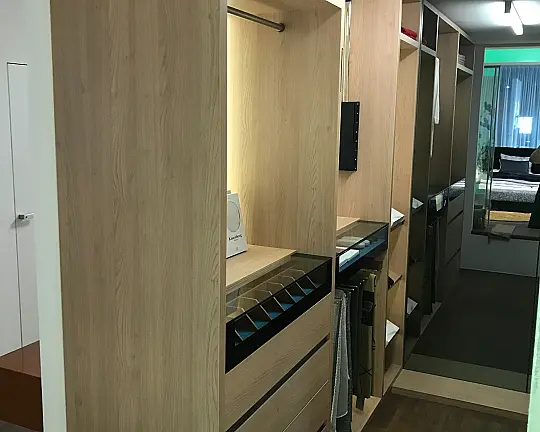 Begehbarer Kleiderschrank - Begehbarer Kleiderschrank