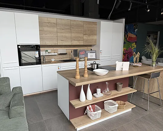 Traumküche im Materialmix - Biella weiß Satinlack