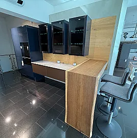 Hochglanz Lack in Blau und Mattlack Kupfer