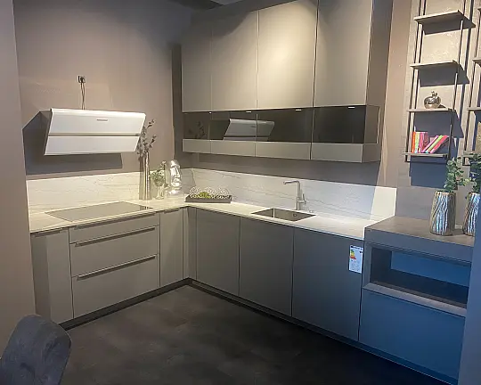Modernes Design & Miele Geräte - Senso - Filiale Neustadt a. Rbg. -
