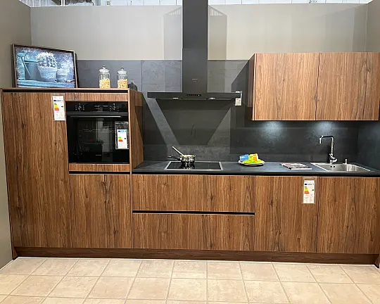 BALI-GL (T613) Nussbaum kombiniert mit Spachtelbeton schwarz - Concept130