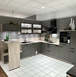 Moderne L-Küche Vulkangrau mit Sitzmöglichkeit