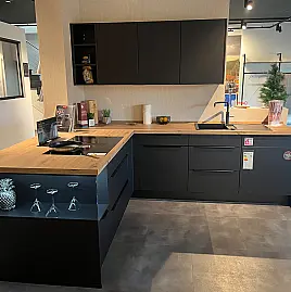 Mit Graphit Antifingerprint Fronten und Eiche Sierra Nachbildung