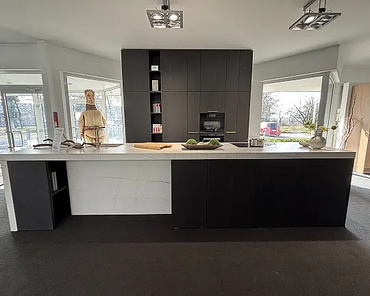 Küchenzeile mit Insel + Regal AV 2040 Feineiche-schwarz HK1244 - Küchenzeile mit Insel + Regal AV 2040 Feineiche-schwarz HK1244