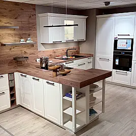 moderne Landhausküche T- Form mit 3 Stauraum/ Gerätehochschränken, inkl. Quooker + Cube