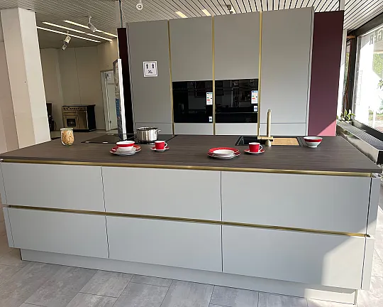  - Musterküche Top Soft-GL Perlgrau