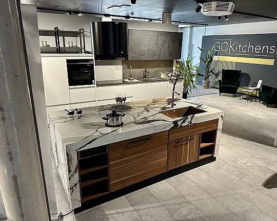 Traumhafte Kücheninsel mit versteckten Funktionen - Kücheninsel komplett in Keramik