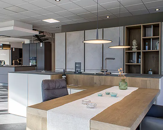 Mattglas, Beton und Alteiche – Puristische Architektur für den Wohnraum - Contino IOS-M / Concrete: