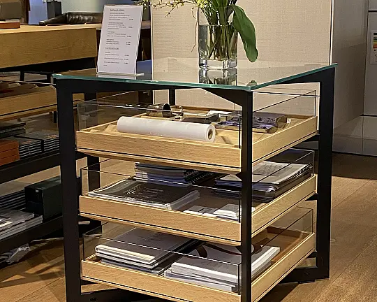 Multifunktionales Stauraummöbel mit Glas-Auflage - b solitaire