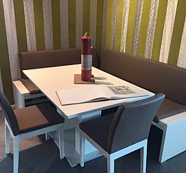Eckbank + Tisch + Stühle